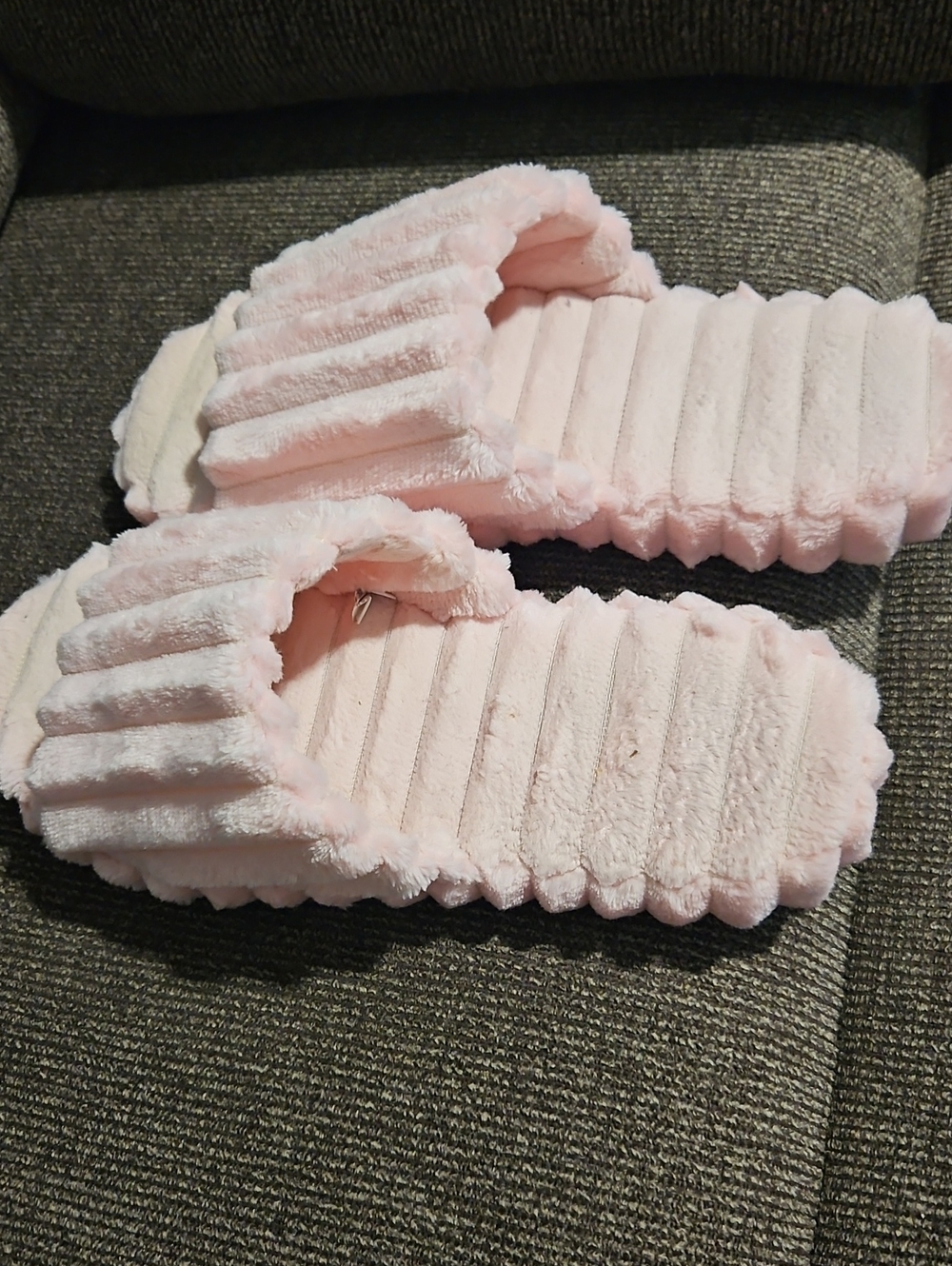 ❤️ Isotoner Plush Ribbed Slide Slippers - Pale Pink. Sz 8.5-9